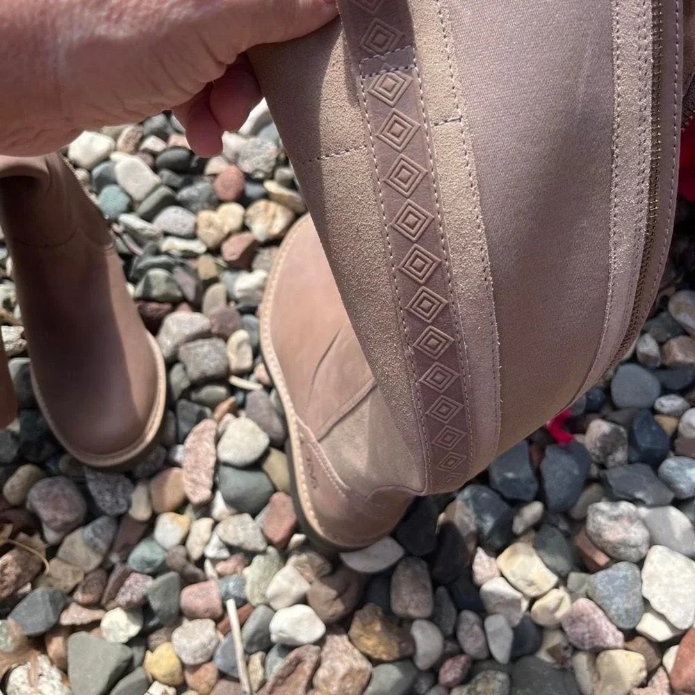 TEVA Waterproof leather boots Size 6